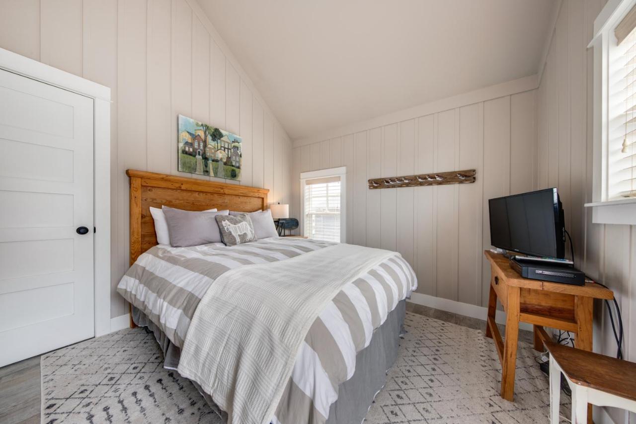 Dog Paddle Villa Lincoln City Exterior photo